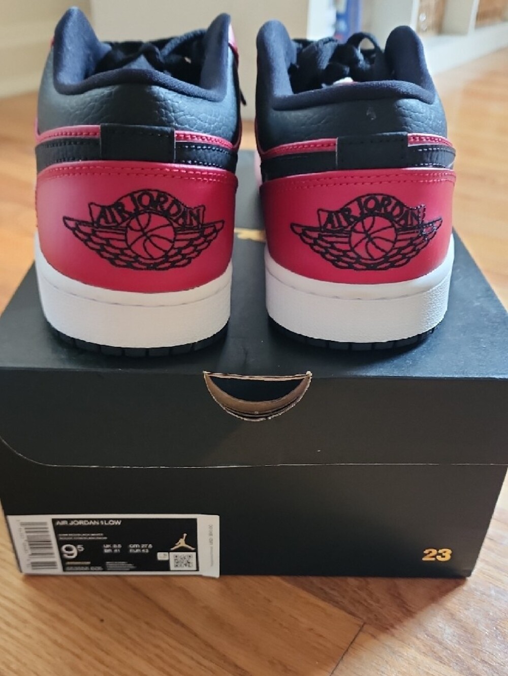 Nike Air Jordan 1 Low - Red & Black - Picture 2 of 6